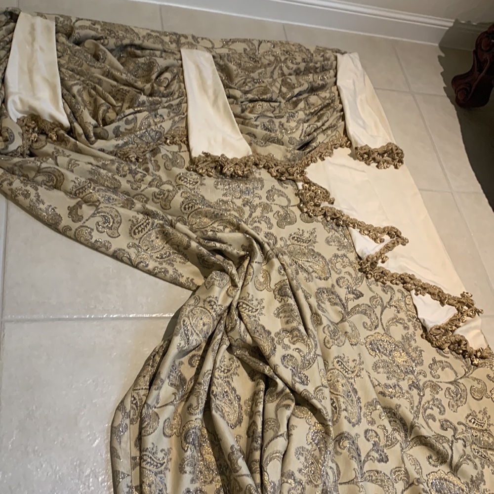 3pc Custom made curtains the rod for this type of Curtains you can get from IKEA